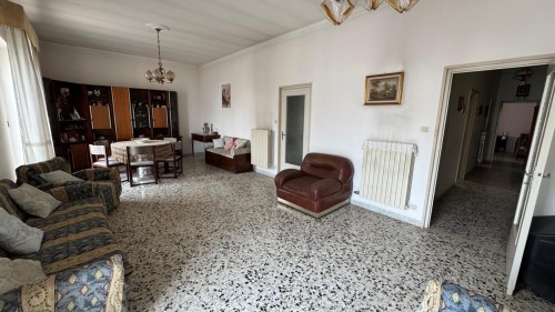 Appartamento Centrale IV Piano con Ascensore, Locale Deposito e Box Auto